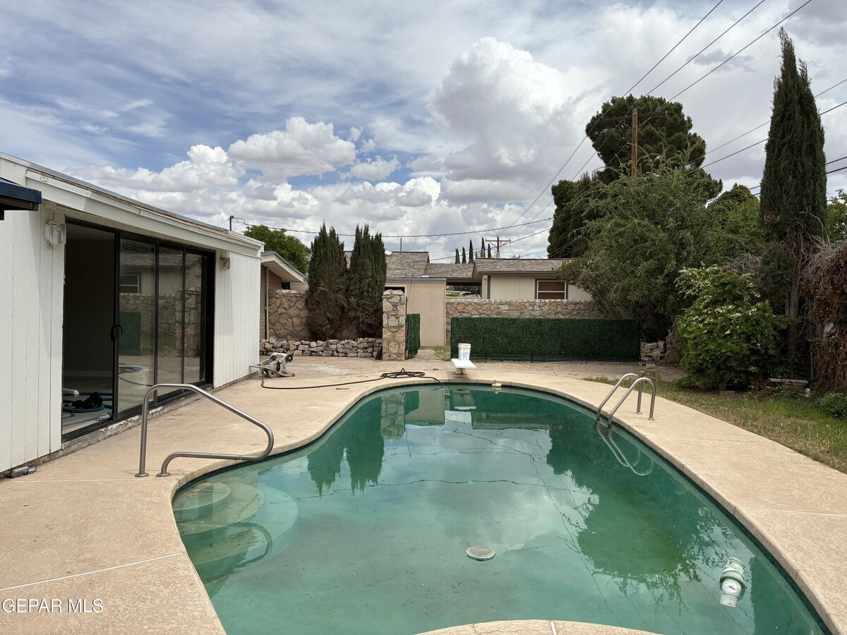 Photo - 8316 W H Burges Dr