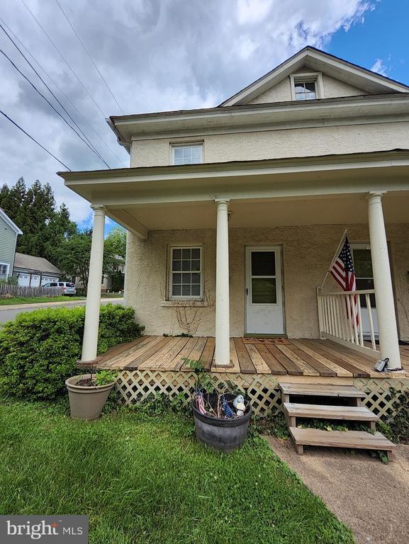 Photo - 133 E Lee St House