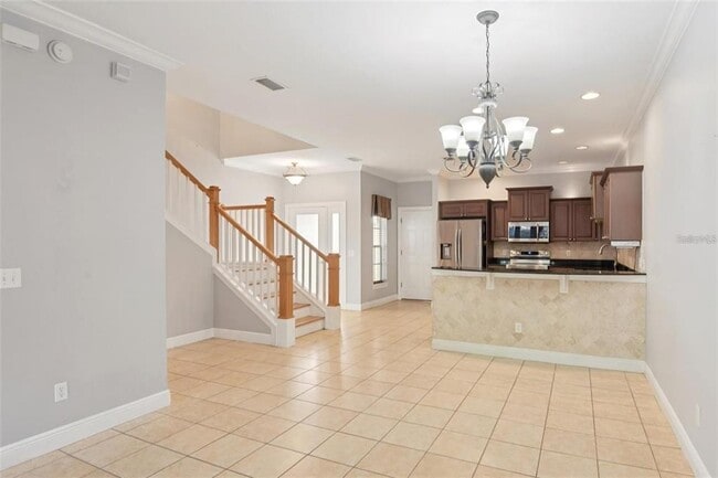 300 Valencia Cir