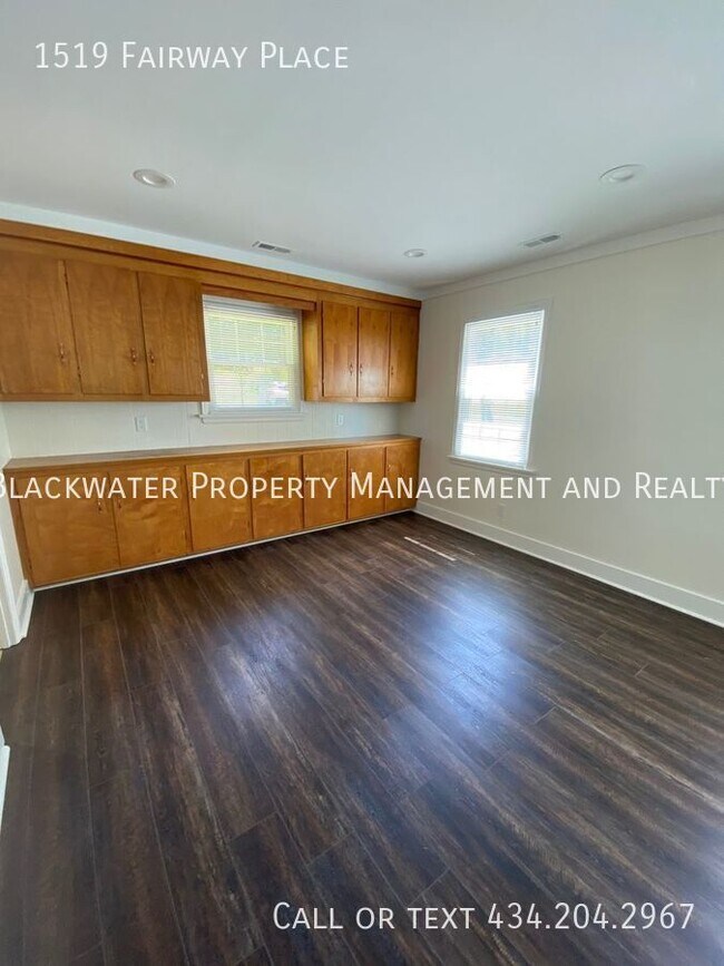 Photo - 1519 Fairway Pl