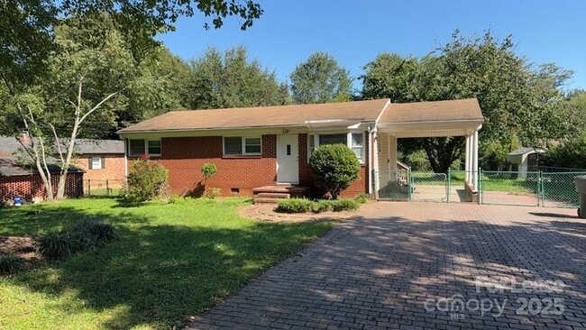 Building Photo - 109 Pine Inn Dr Rental