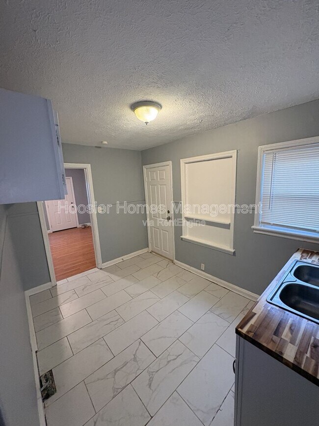 Photo - 1031 N Centennial St