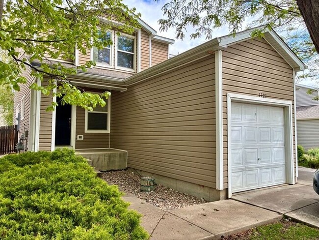 Building Photo - Beautiful 3 Bedroom 2 Bath Townhome with Attached 1 Car Garage for Rent in Northwest Loveland, CO