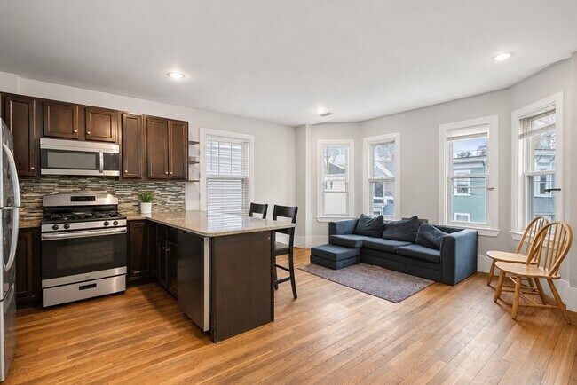 Building Photo - 66 Mozart St Unit 3