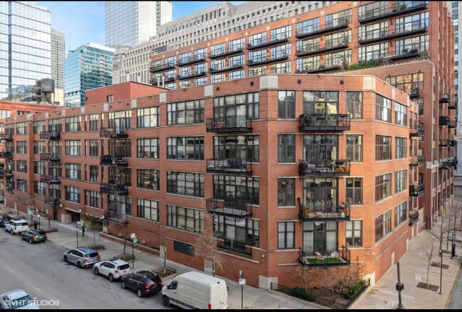 Building Photo - 333 W Hubbard St Unit 1002 Rental