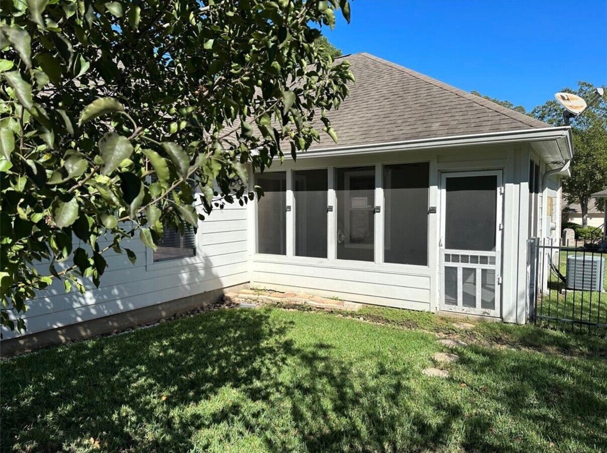 Photo - 105 Harbor Ct