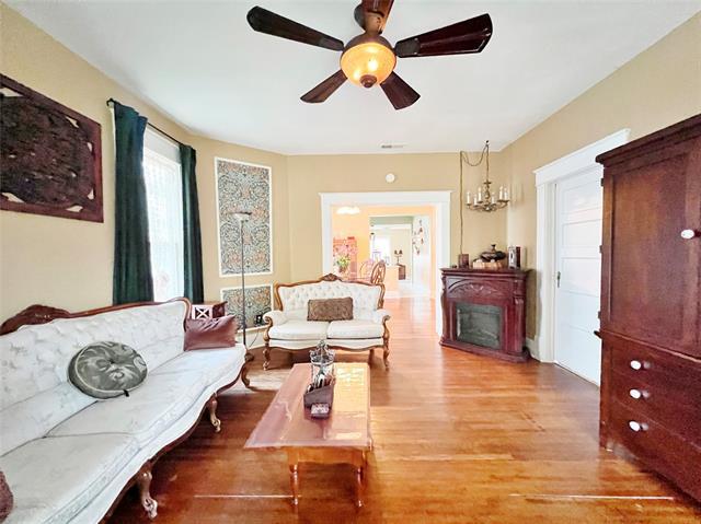 Photo - 828 W Eighth St