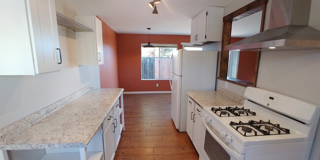 Cozy dining corner next to the kitchen - 4423 Plaza Vista Unit #B