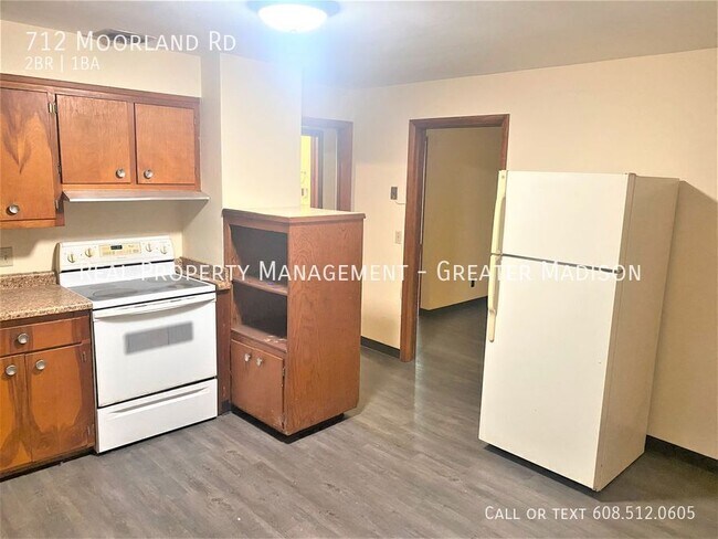 Photo - 712 Moorland Rd