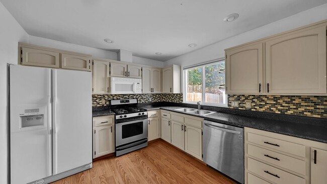 Photo - 3 Bed 2 Bath - One Story - Pet Friendly - Groups - NAS Whidbey
