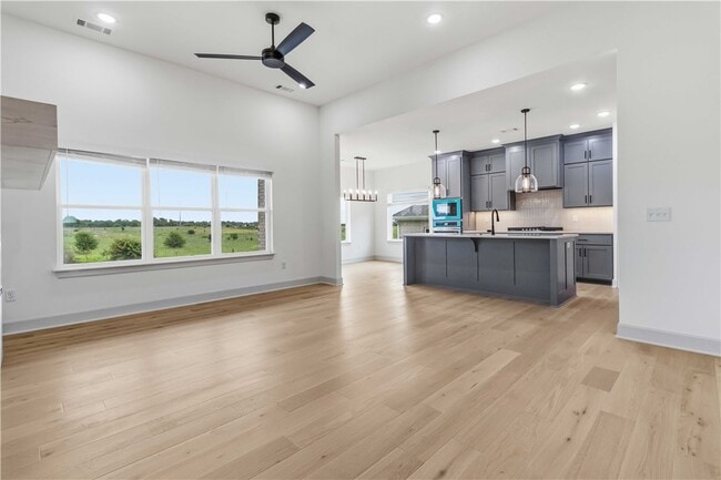 Photo - 920 Trestle Ln