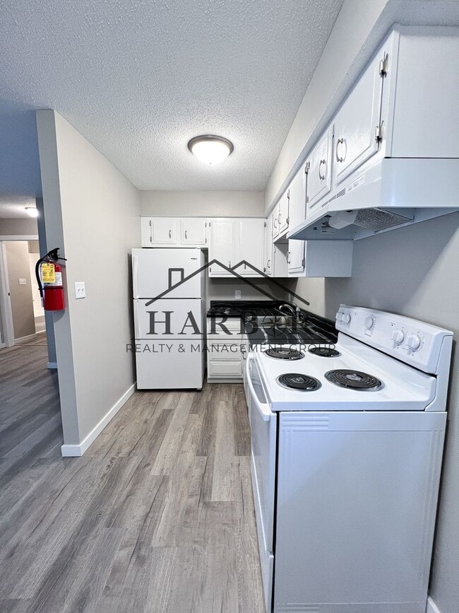 Photo - Renovated 1 Bedroom 1 Bath - SPECIAL: Lowe... Unit 610