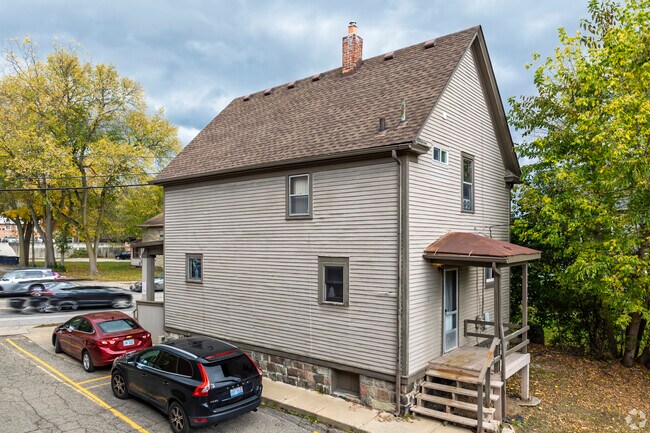 807 S Main St