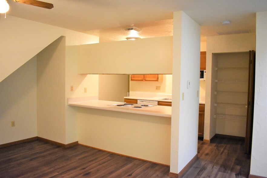 Columbia Lakes Apartments For Rent in Columbia, IL