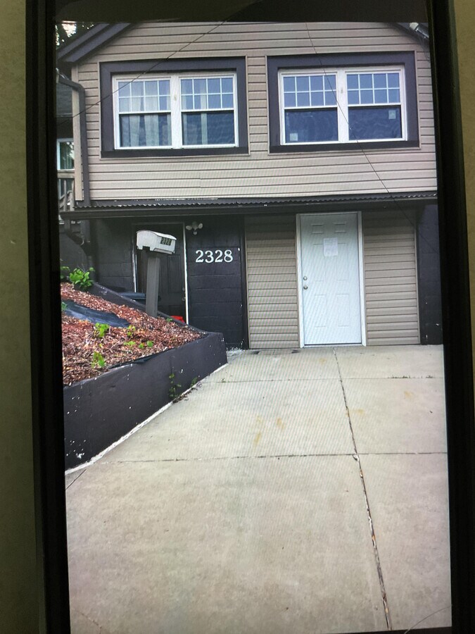 Photo - 2328 Hill St