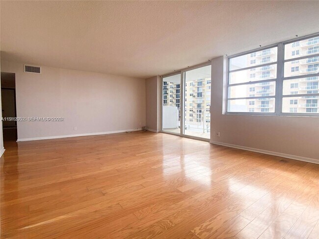 Building Photo - 430 Golden Isles Dr Unit 701