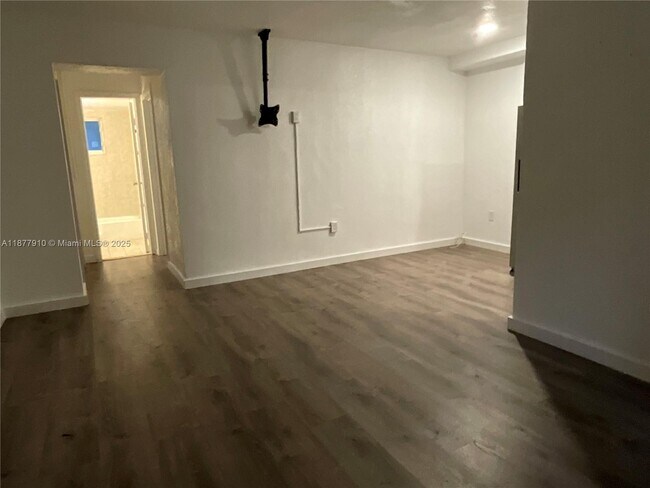 Photo - 3333 NW 5th Ave Unidad 0