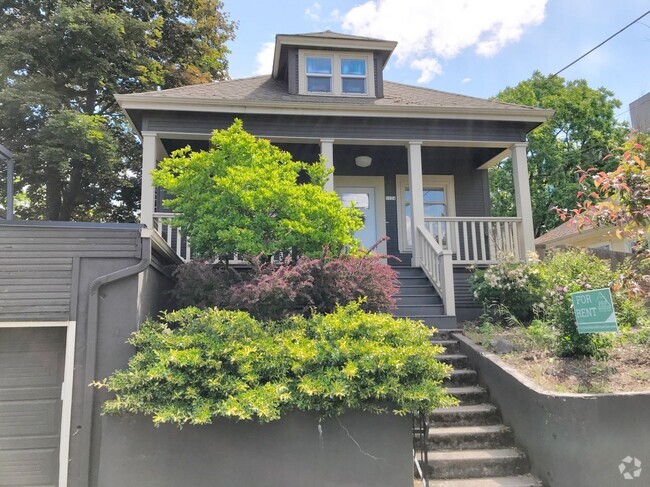 Building Photo - Vernon Craftsman Nestled into a Rare Dead-... Rental