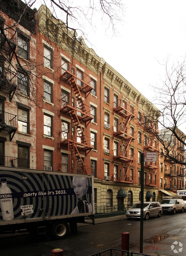 Primary Photo - 22-26 Cornelia St