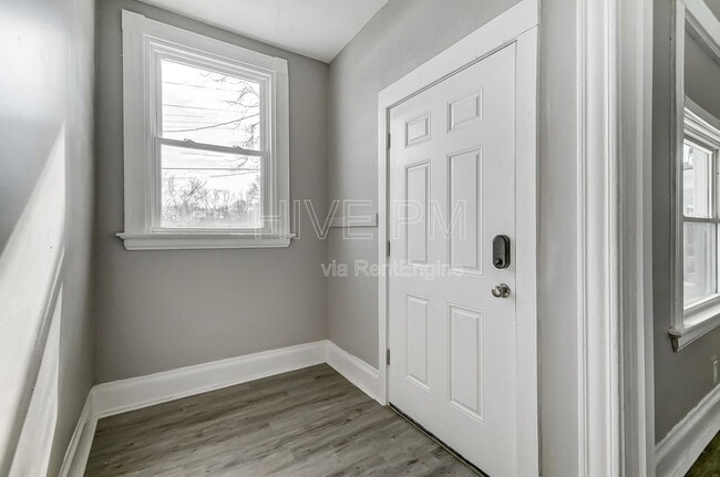Photo - 1758 Brewster Ave