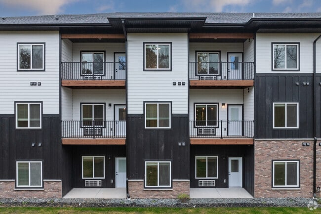 Exterior - Northern Lights Apartments