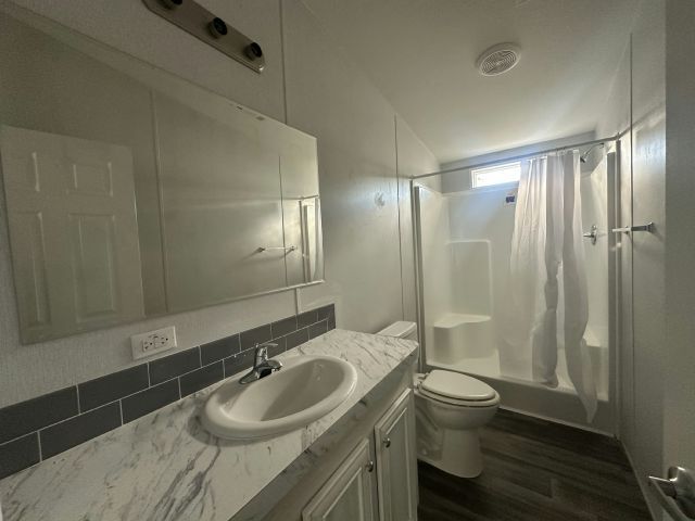 Photo - 1658 Coldwell St