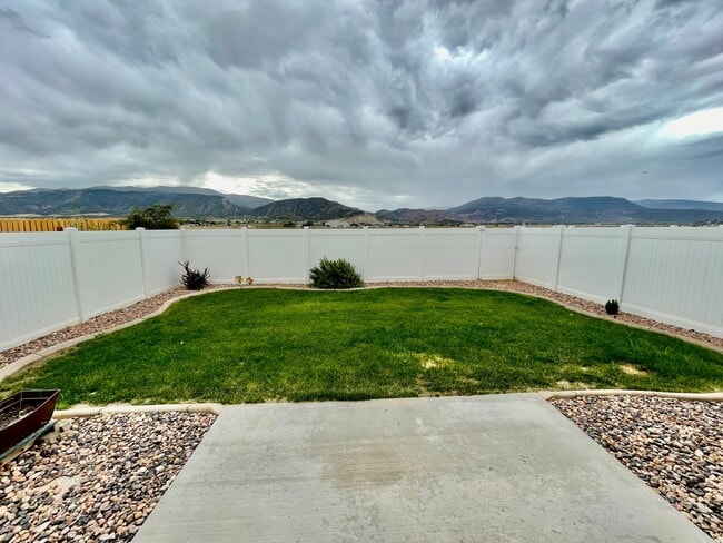 Adorable 3-Bedroom Townhome with 2-Car Gar... - Adorable 3-Bedroom Townhome with 2-Car Gar...