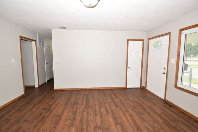 Photo - Mishawaka 3 bedroom ranch with large family room and fenced yard