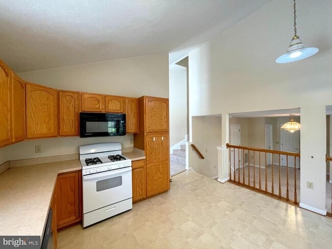 Photo - 45586 Curley Ct