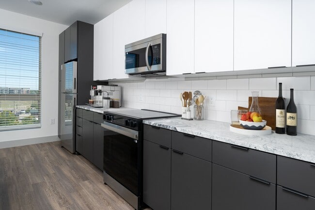 Photo - Legacy Metro 525