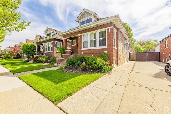 Building Photo - 6141 S Kilbourn Ave Rental