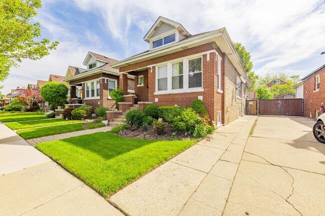 Photo - 6141 S Kilbourn Ave Casa
