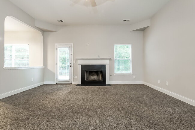 Photo - 1895 Logan Ridge Cir