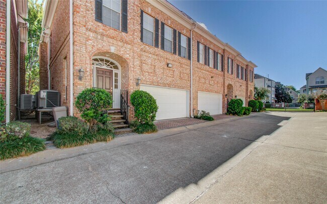 Photo - 1931 Woodbury St