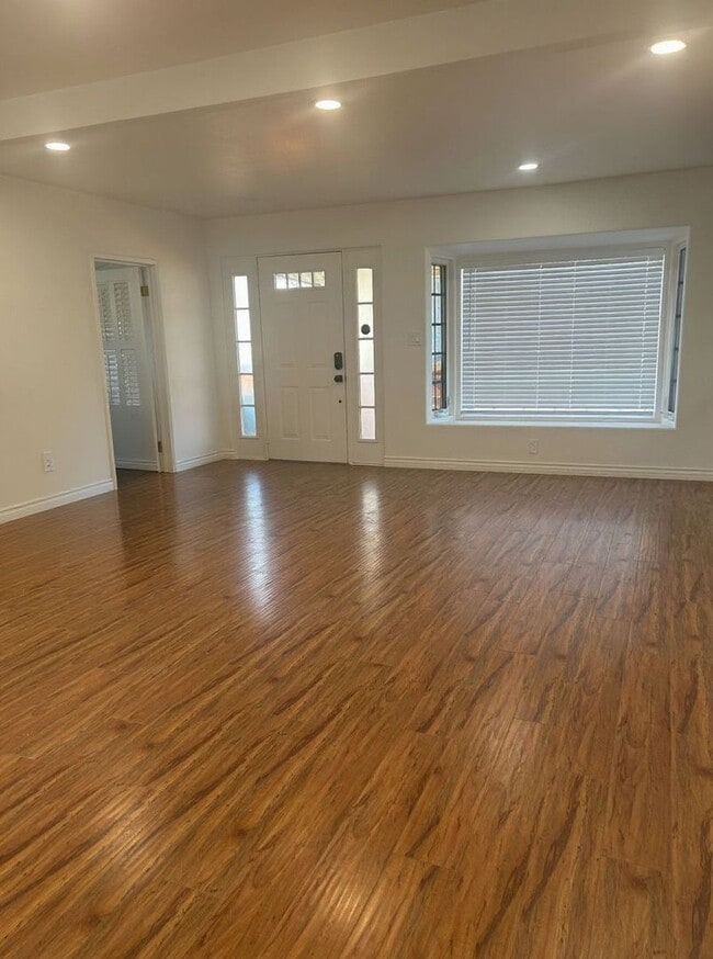 Building Photo - Stunning 3BD/2BA Corner-Lot Home with Relaxing Views – Only $4,495 – Mission Heights