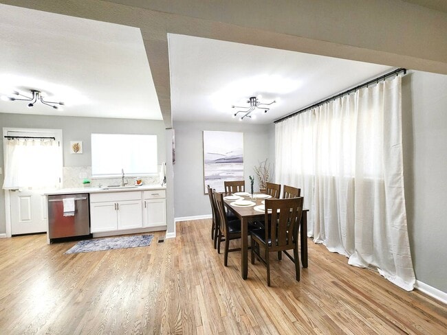 Photo - 2035 Lima St