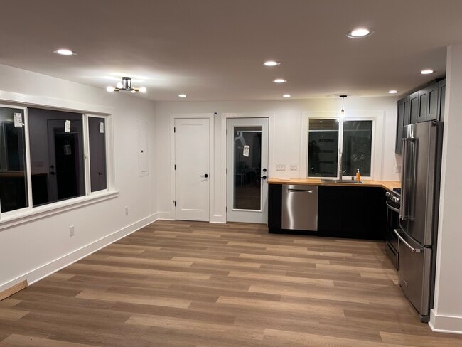 Kitchen with dining area - 2815 Callahan Dr