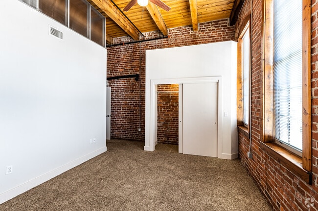 3BR, 2BA - 1296SF