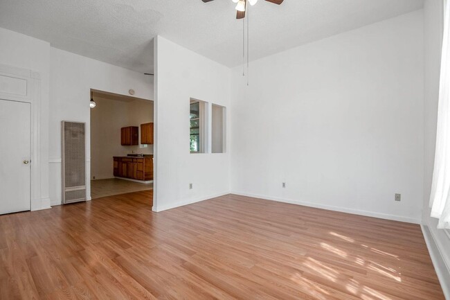 Photo - 1 Bedroom 1 Bath Walking Distance to Downtown Hanford