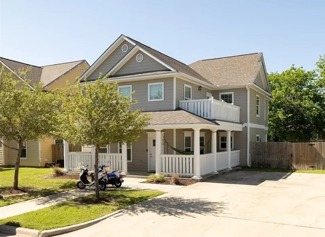 Building Photo - 410 Montclair Ave