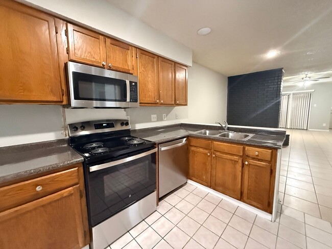 Photo - 1021-1023 Vera Court Unit 1021