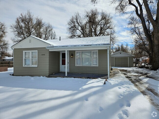 Building Photo - Adorable Light and Bright Refinished 2 Bed... Rental