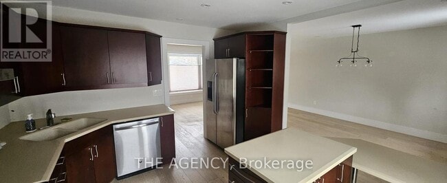 Photo - 289 Emerald Isle Ct