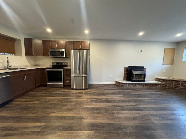 Photo - 21633 Donovan Av