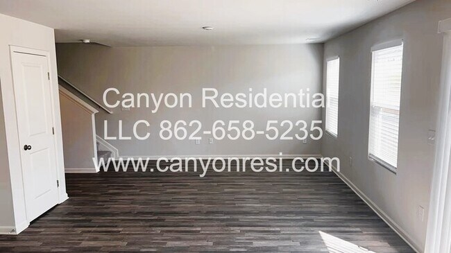 Photo - 740 Wayfinder Run