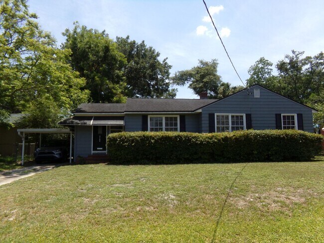 Building Photo - Charming Three Bedroom Home- Newly remodle...