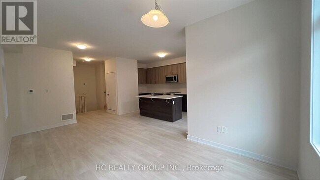 Photo - 1865 Pickering Pkwy