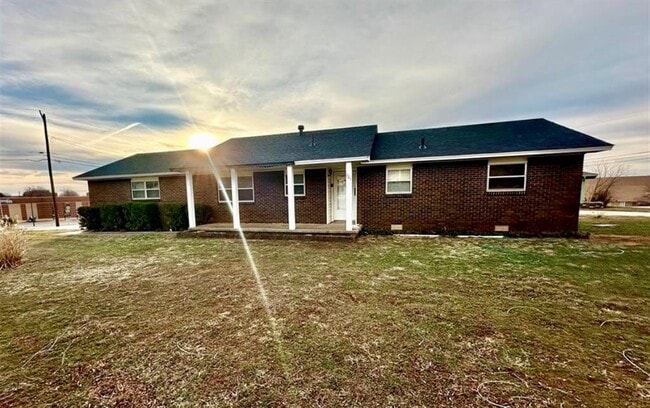 Building Photo - 424 W Oklahoma