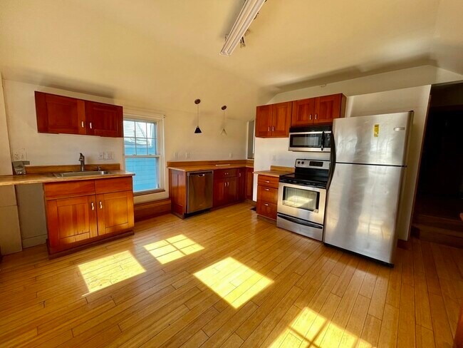 Building Photo - 17 Suffolk St Unit 3 Rental