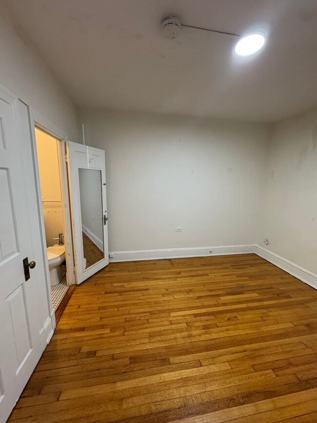 Photo - 107 W Monument St